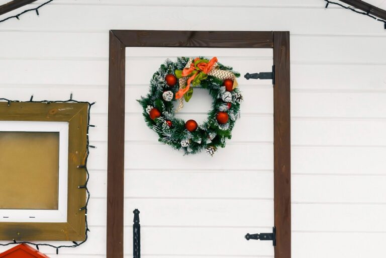 How to Make a Grinch Door Decoration in 5 Easy Steps