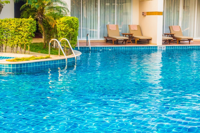 Choosing the Right Pool Service and Repair Company